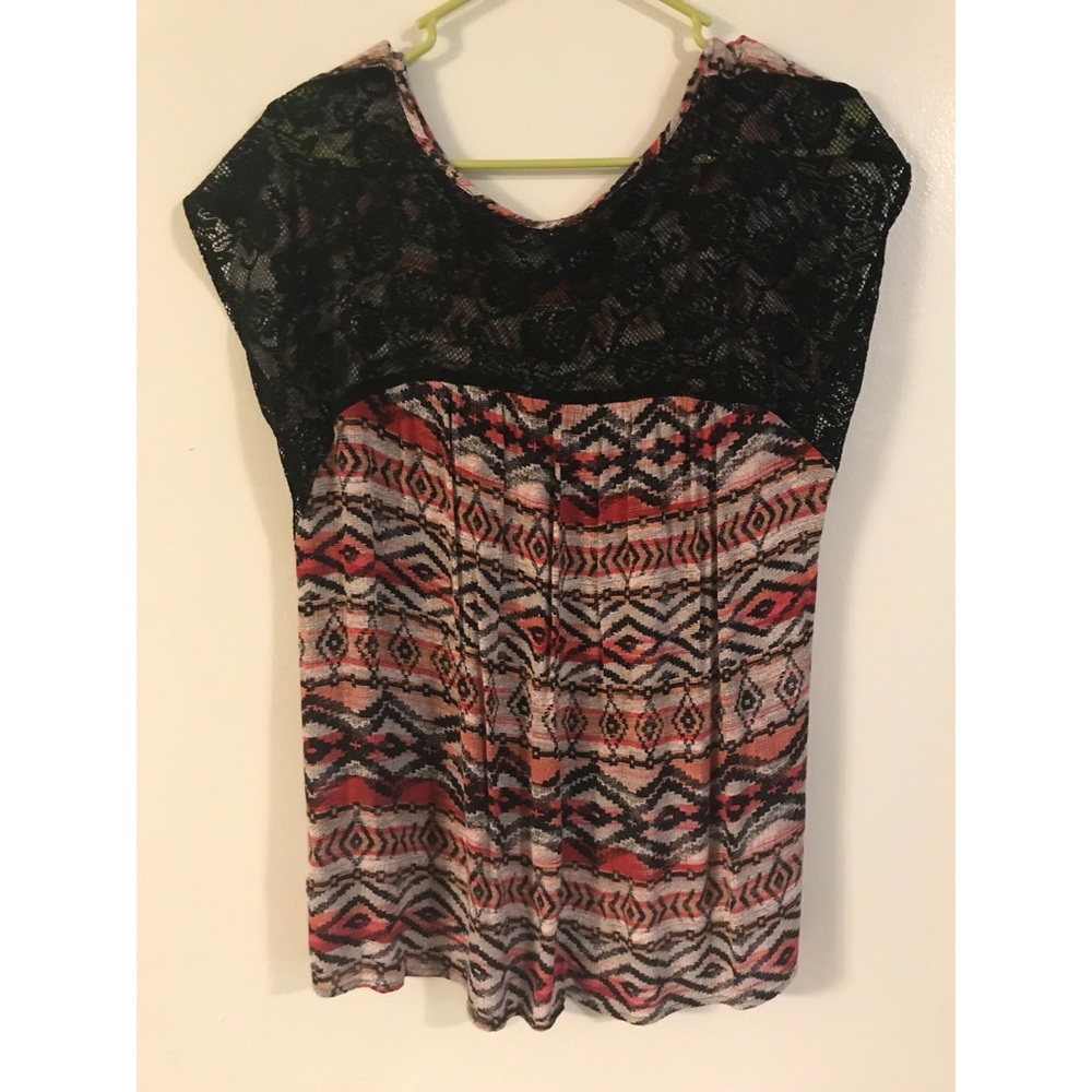 Abstract Pattern Top with Lace - Picture 5 of 6